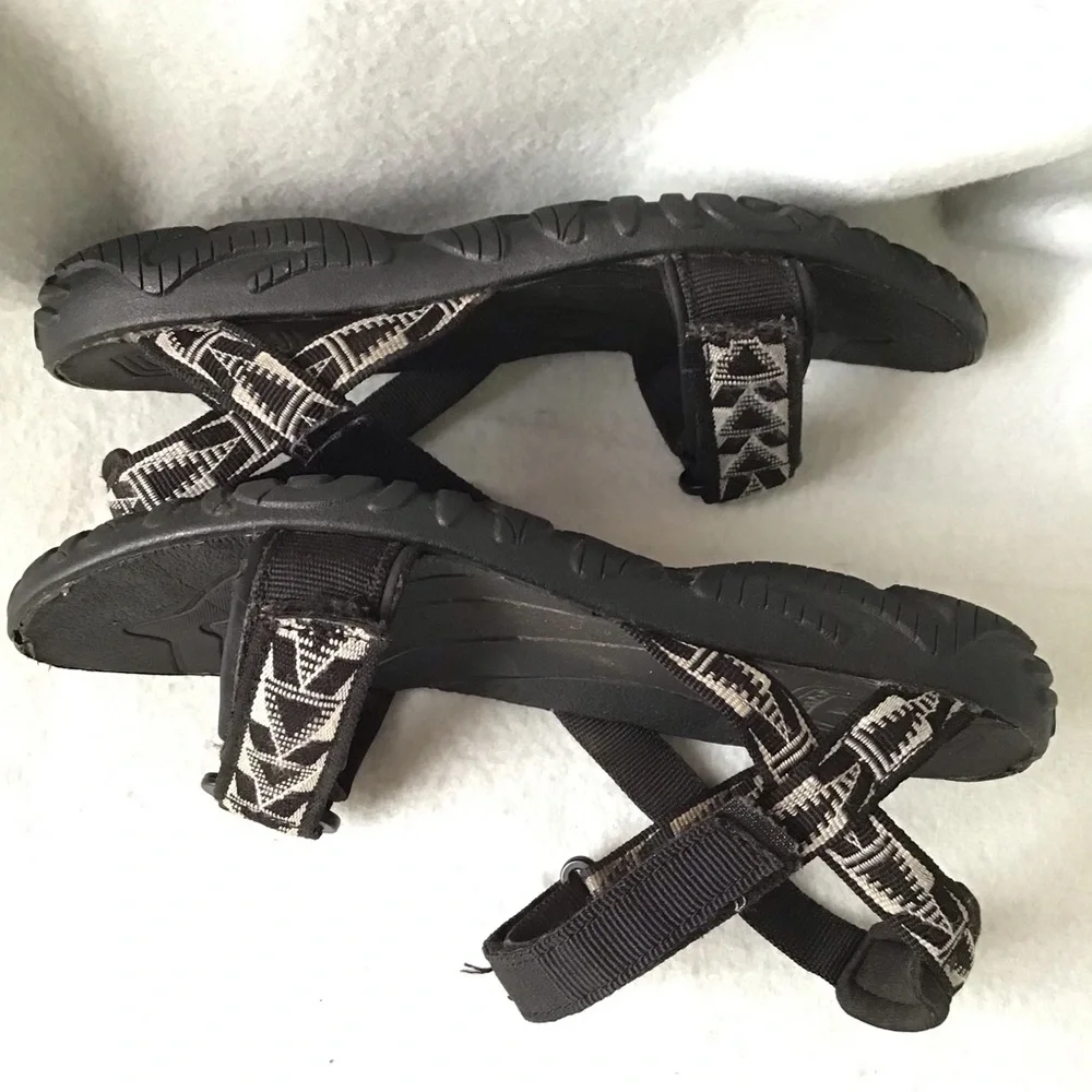 TEVA KIDS PUTIAN GRAY BLACK SANDALS YOUTH SIZE J4